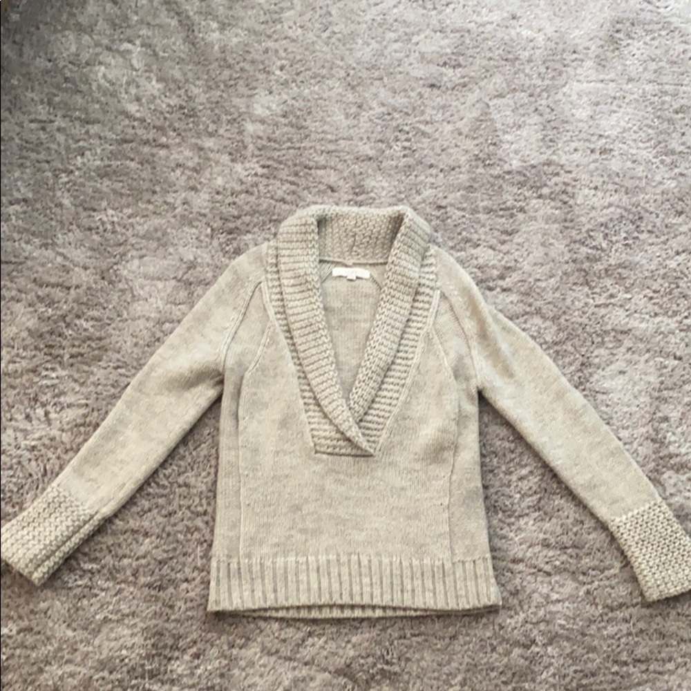 Cute Loft Size Medium Sweater